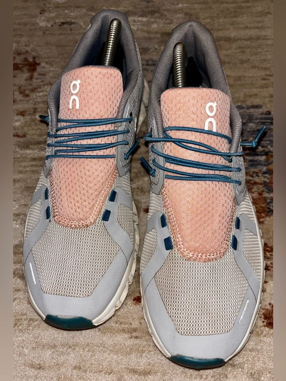 On Cloud 5 Athletic Shoes in Gray/Pink